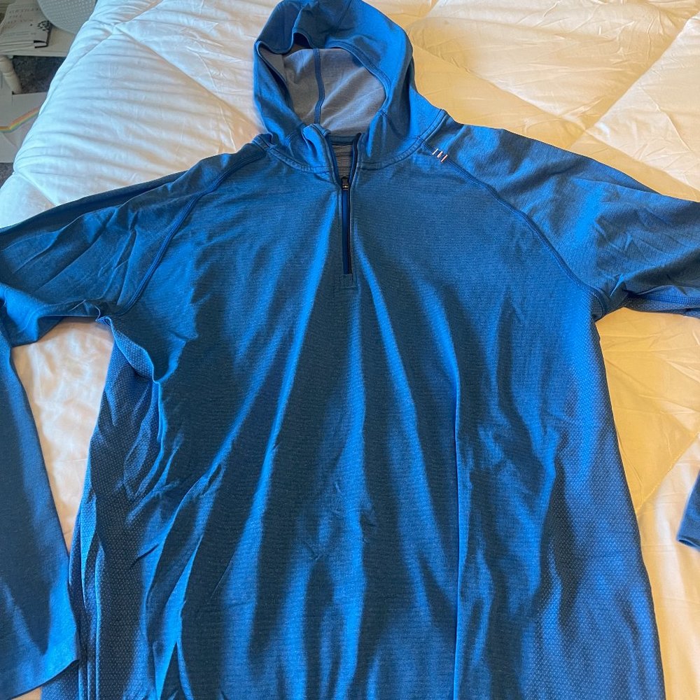 Mens Lululemon metal vent tech long sleeve hooded quarter zip large blue